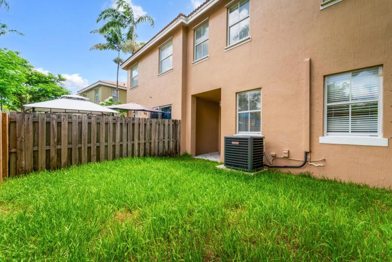  Condo & Townhome Photos