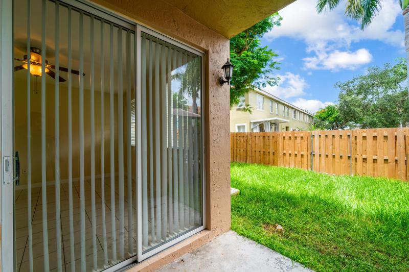  Condo & Townhome Photos