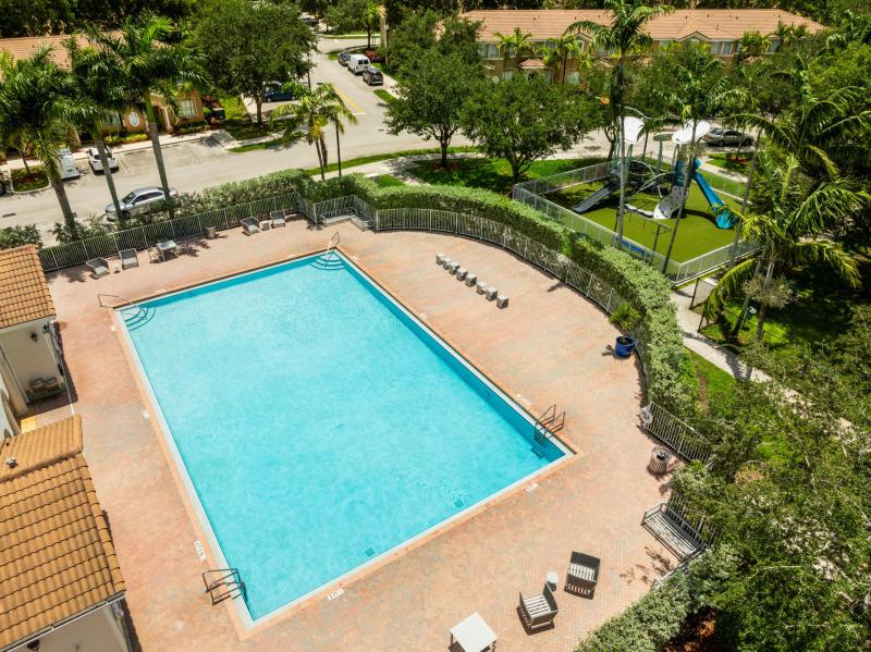  Condo & Townhome Photos