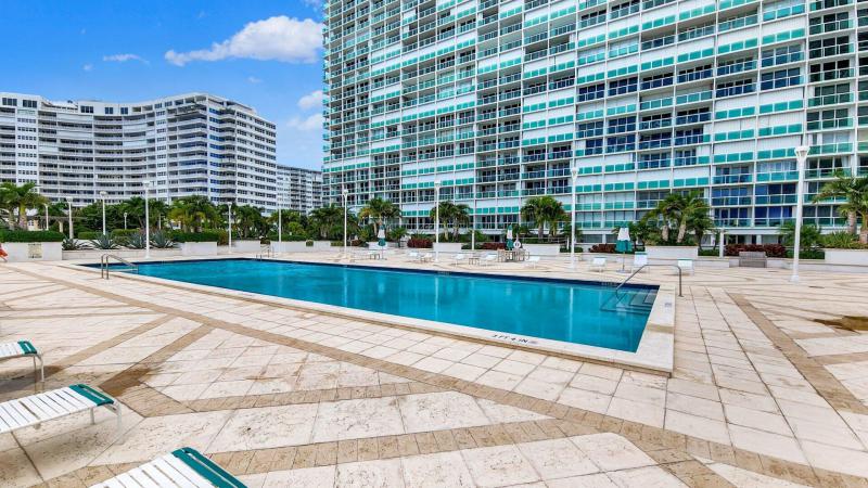  Condo & Townhome Photos