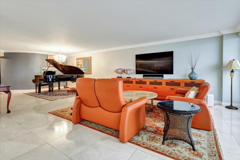  Condo & Townhome Photos
