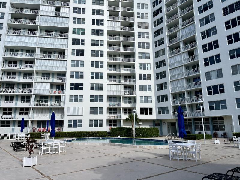  Condo & Townhome Photos