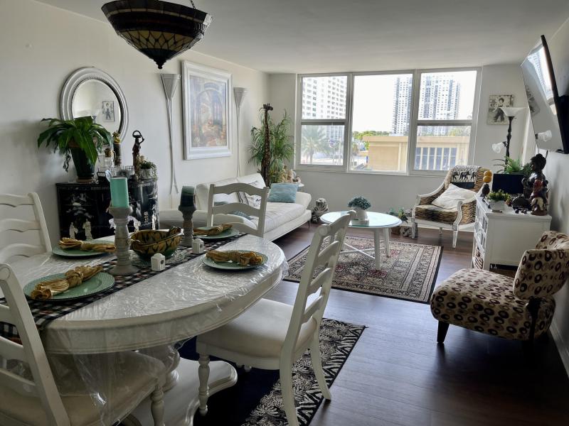  Condo & Townhome Photos