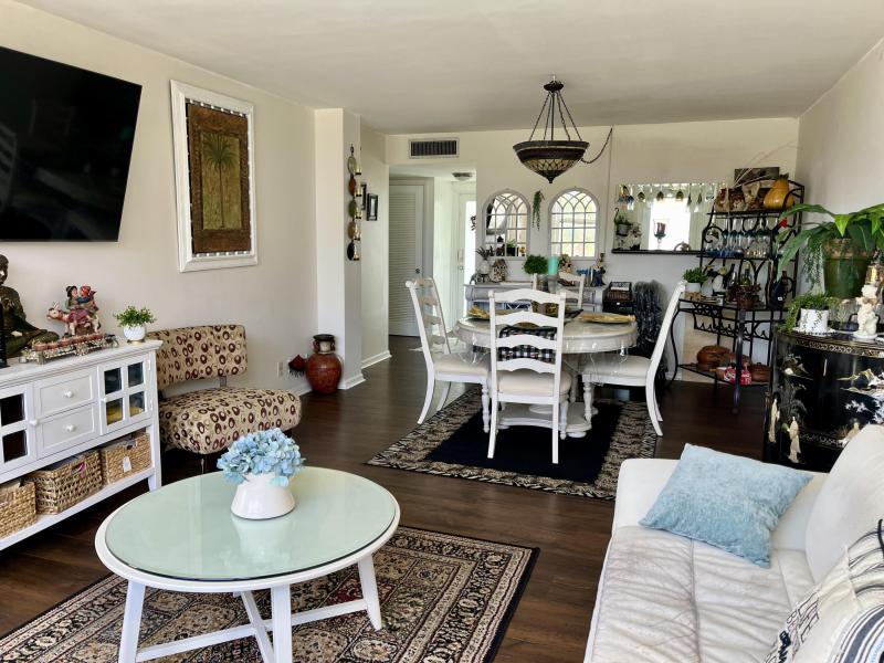  Condo & Townhome Photos