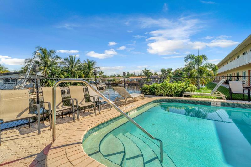  Condo & Townhome Photos