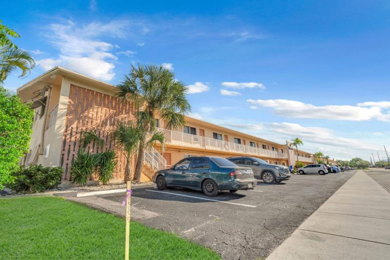  Condo & Townhome Photos