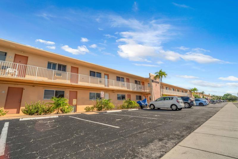  Condo & Townhome Photos