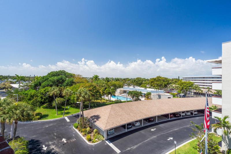  Condo & Townhome Photos