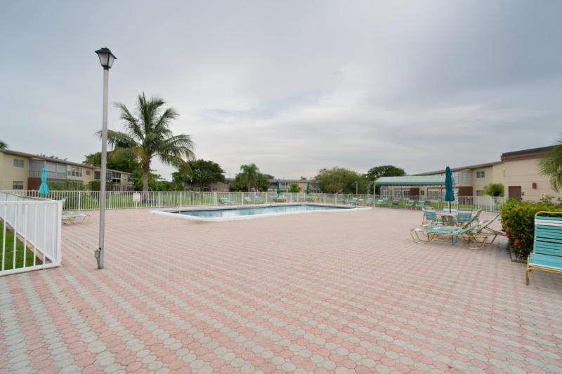  Condo & Townhome Photos
