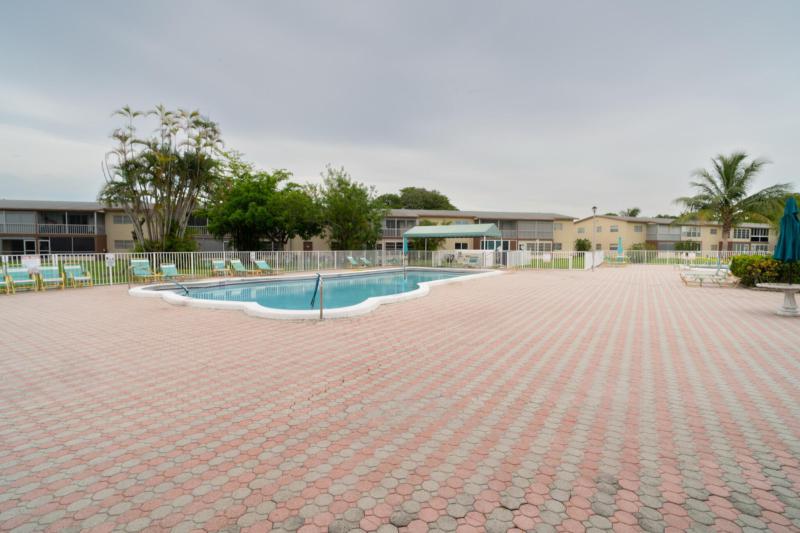 Condo & Townhome Photos