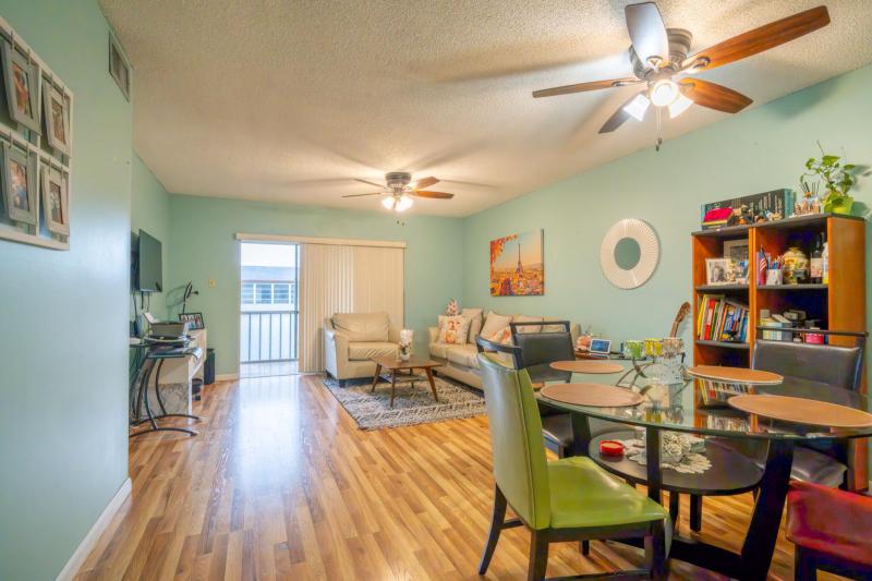  Condo & Townhome Photos