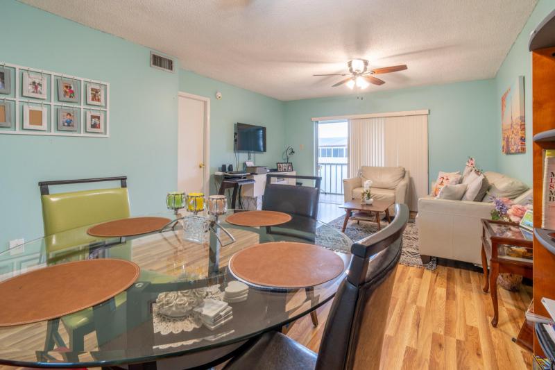  Condo & Townhome Photos