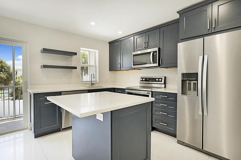  Condo & Townhome Photos