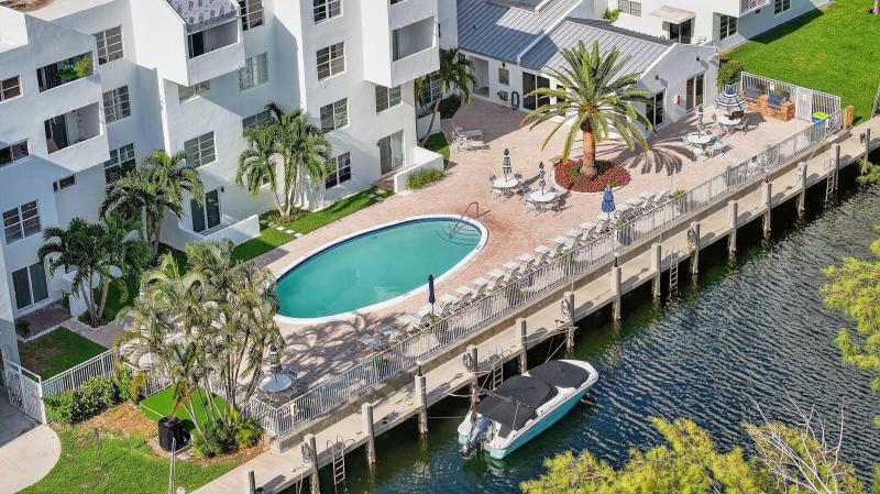  Condo & Townhome Photos