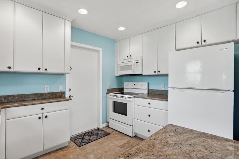  Condo & Townhome Photos