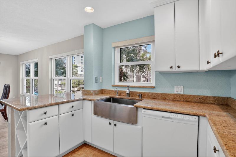  Condo & Townhome Photos