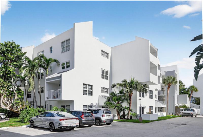  Condo & Townhome Photos