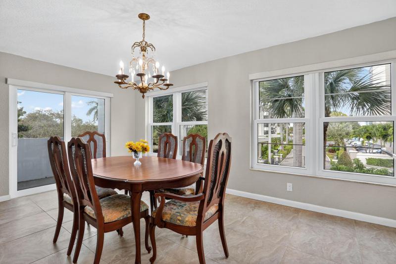  Condo & Townhome Photos