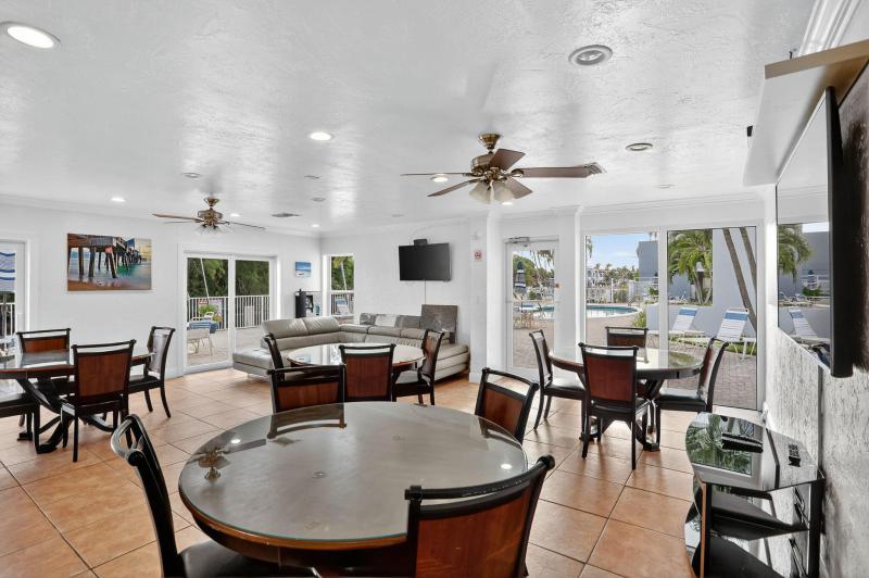  Condo & Townhome Photos