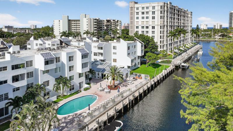  Condo & Townhome Photos