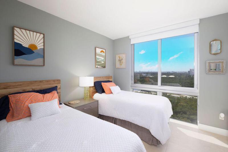  Condo & Townhome Photos