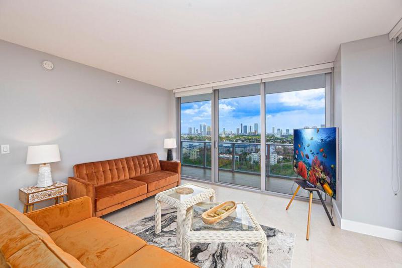  Condo & Townhome Photos