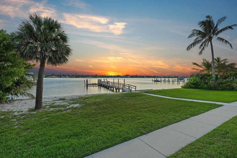  Single Family Homes Photo 25:  Jupiter,  FL 33469