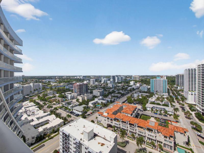  Condo & Townhome Photos