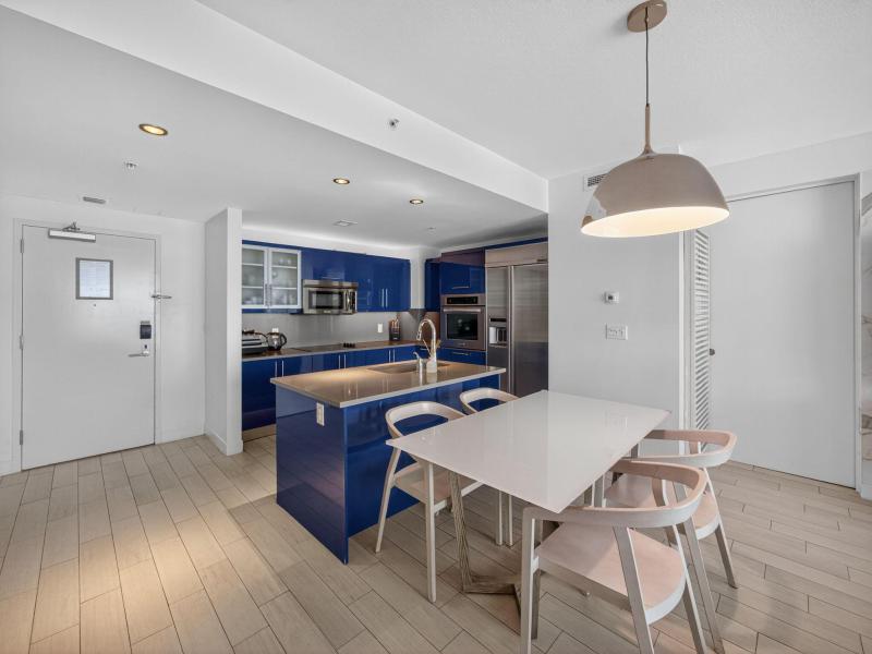  Condo & Townhome Photos
