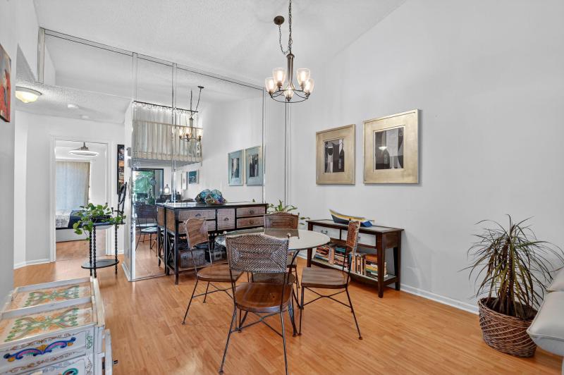  Condo & Townhome Photos