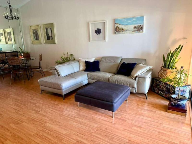  Condo & Townhome Photos