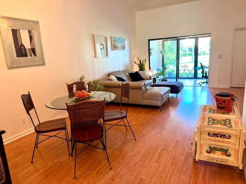  Condo & Townhome Photos