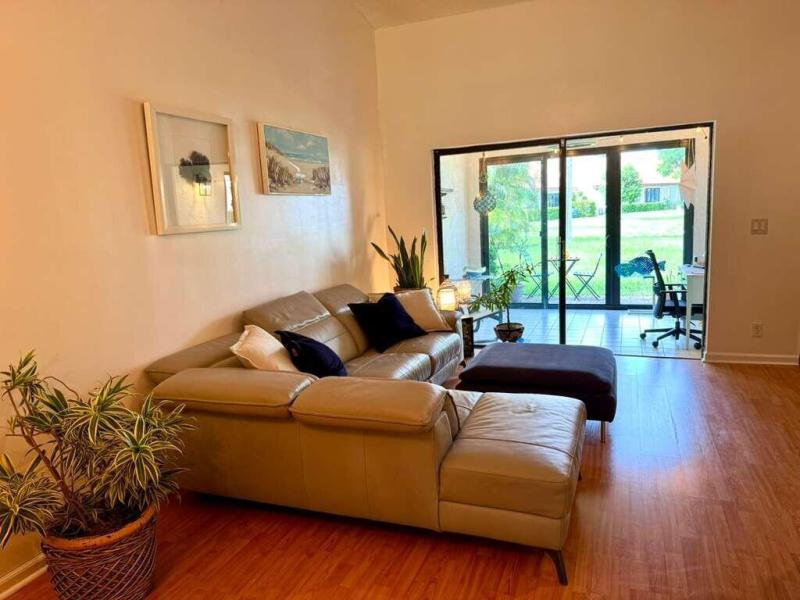  Condo & Townhome Photos