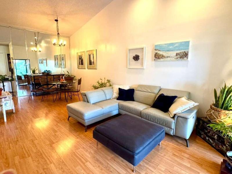  Condo & Townhome Photos