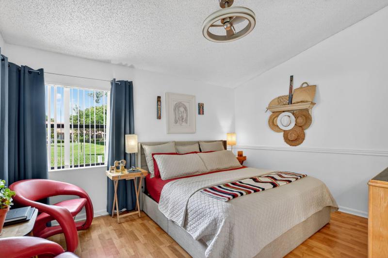  Condo & Townhome Photos
