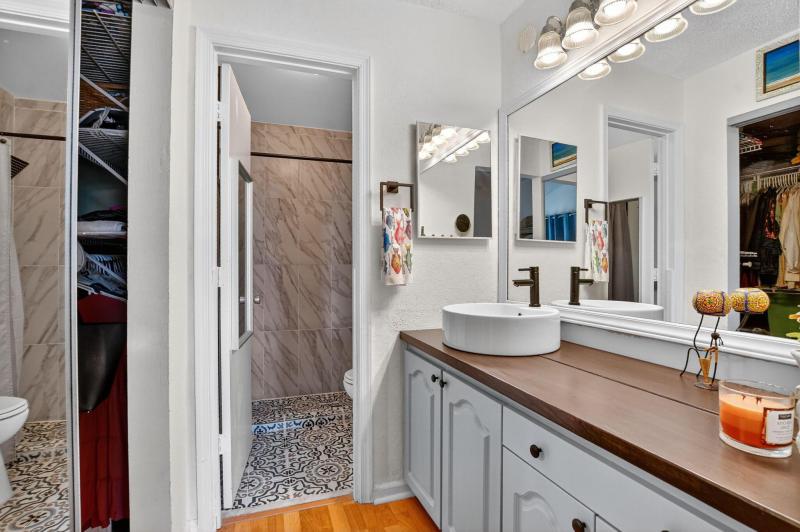  Condo & Townhome Photos