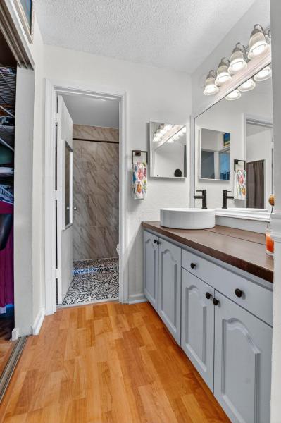  Condo & Townhome Photos