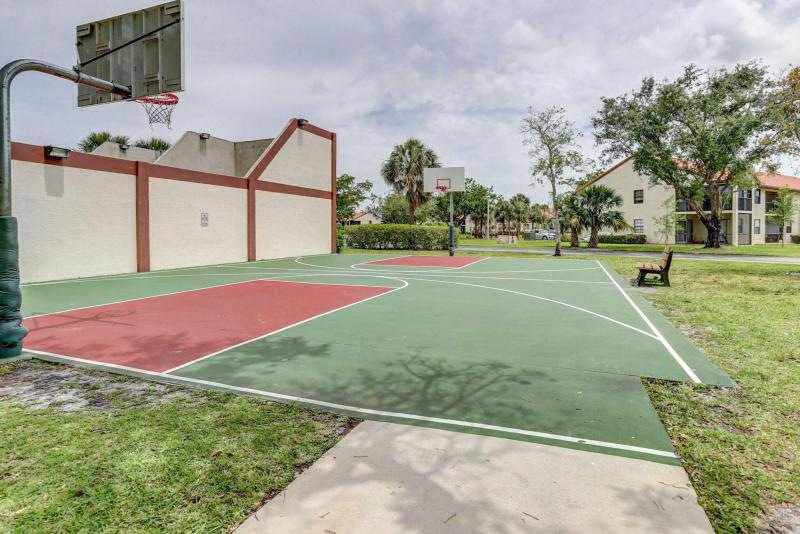  Condo & Townhome Photos