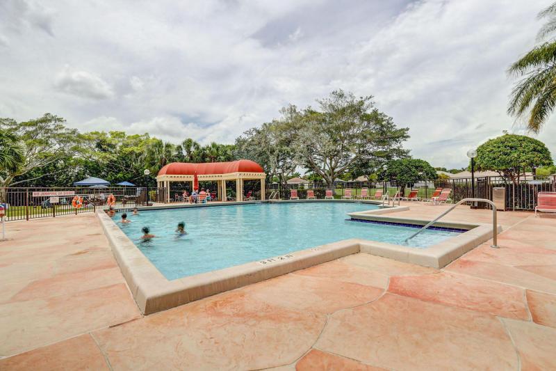  Condo & Townhome Photos