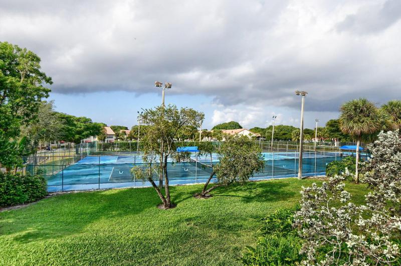  Condo & Townhome Photos