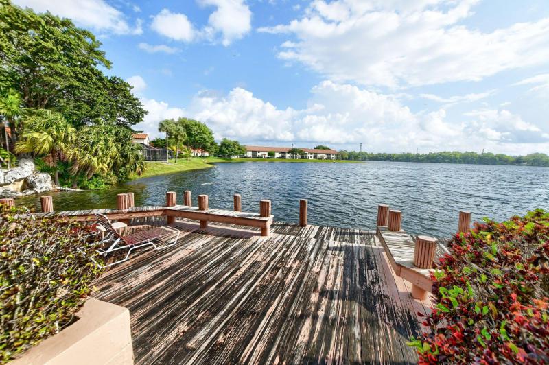  Condo & Townhome Photos