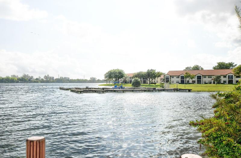  Condo & Townhome Photos