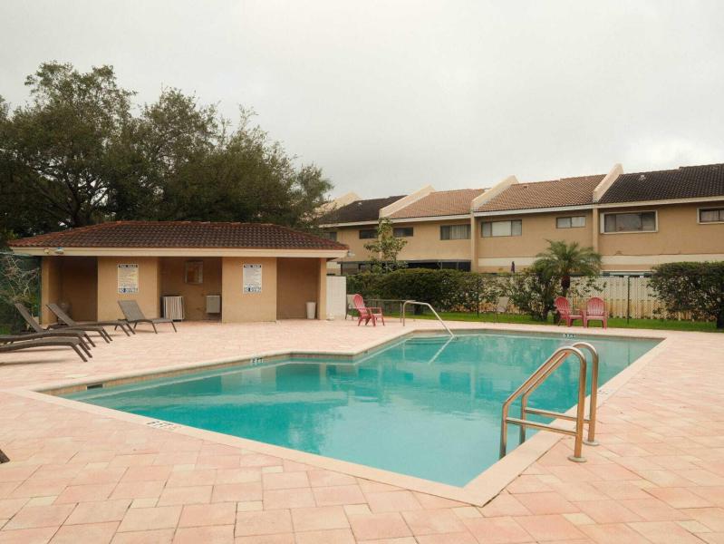 Condo & Townhome Photos