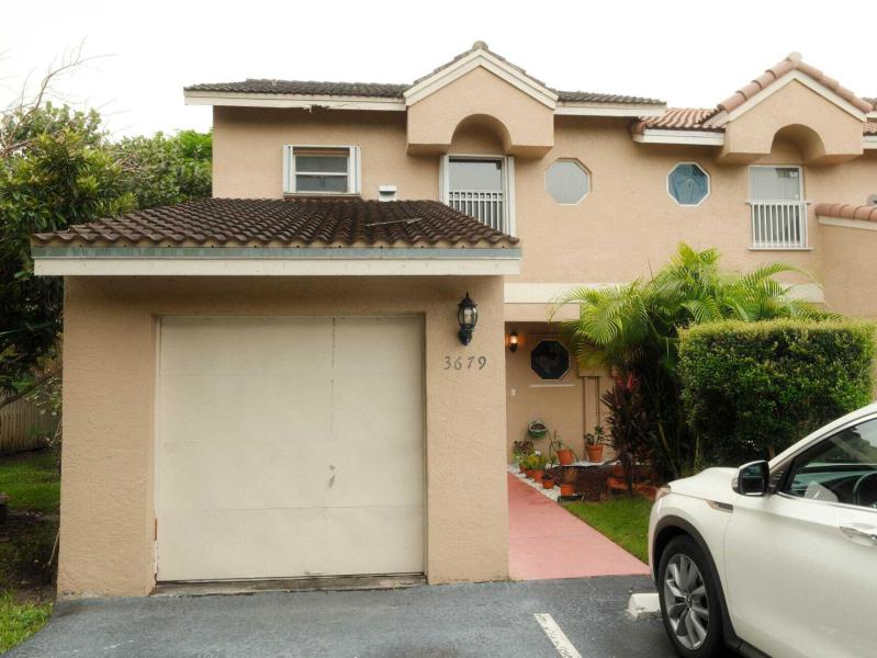  Condo & Townhome Photos