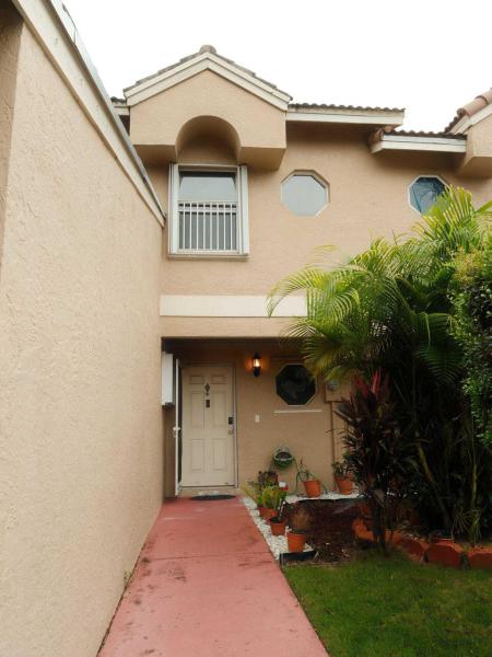  Condo & Townhome Photos