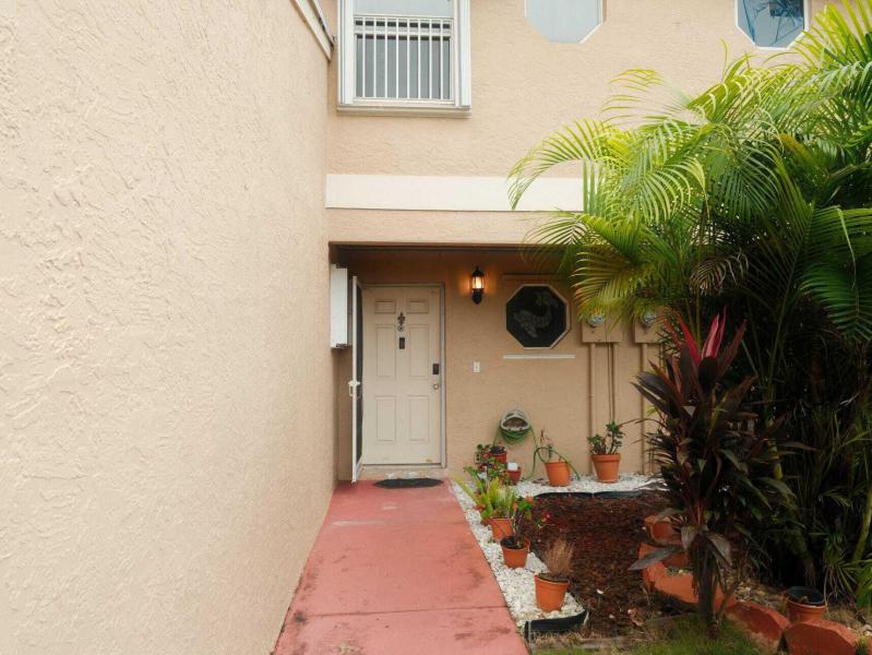  Condo & Townhome Photos