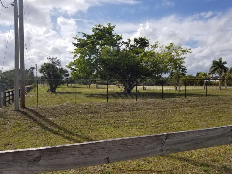  Commercial & Industrial Land Images 