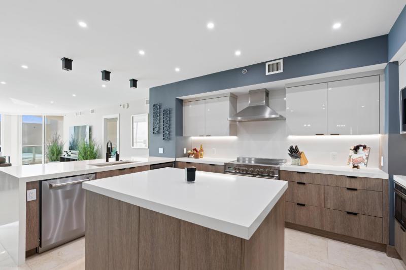  Condo & Townhome Photos