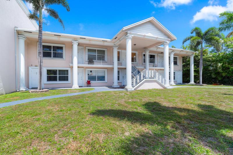  Condo & Townhome Photos