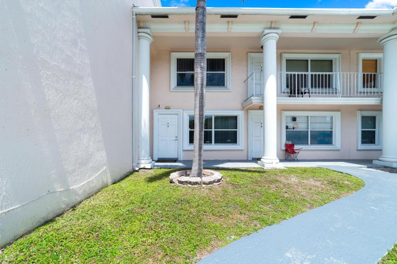  Condo & Townhome Photos